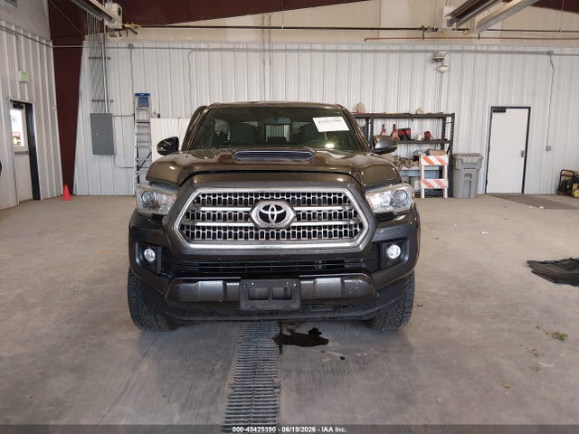 2017 Toyota TACOMA TRD SPORT — миниатюра 12