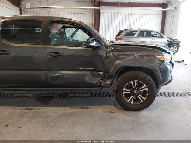 2017 Toyota TACOMA TRD SPORT photo 6