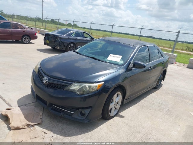 2013 Toyota CAMRY SE — фото 2