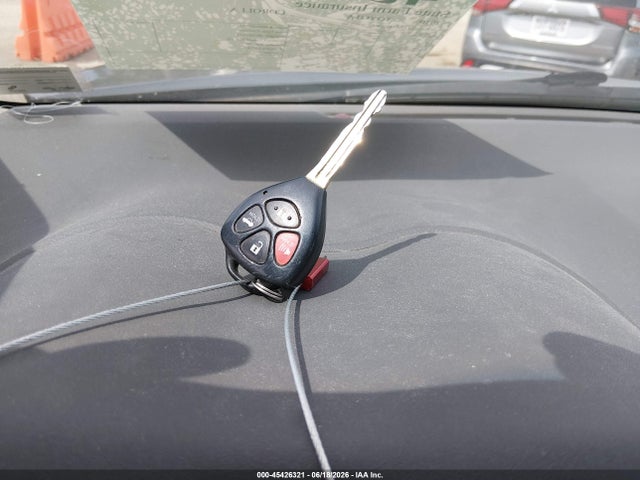 2010 Toyota COROLLA LE — миниатюра 11