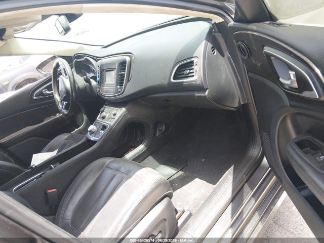 صورة 5 لـ 2015 Chrysler 200 C