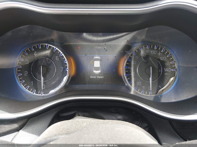 صورة 7 لـ 2015 Chrysler 200 C
