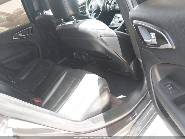 صورة 8 لـ 2015 Chrysler 200 C