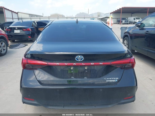 2019 TOYOTA AVALON HYBRID LIMITED 17