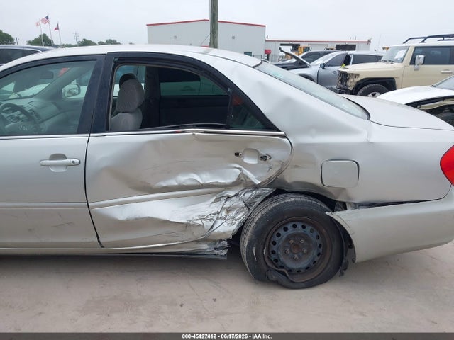 2003 Toyota CAMRY LE 照片 6