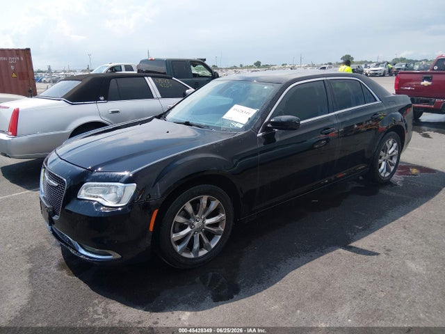 2016 Chrysler 300 LIMITED — фото 2