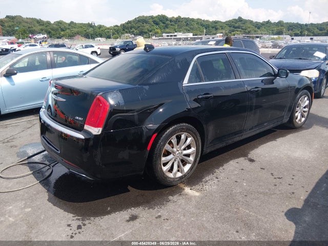 2016 Chrysler 300 LIMITED — фото 4