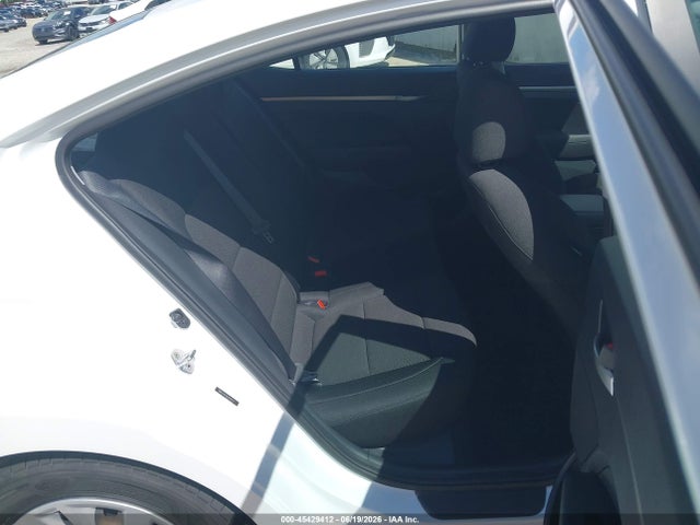 صورة 8 لـ 2020 Hyundai ELANTRA SE