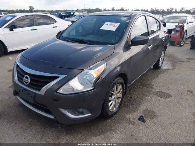 2015 Nissan VERSA 1.6 SV — фото 2