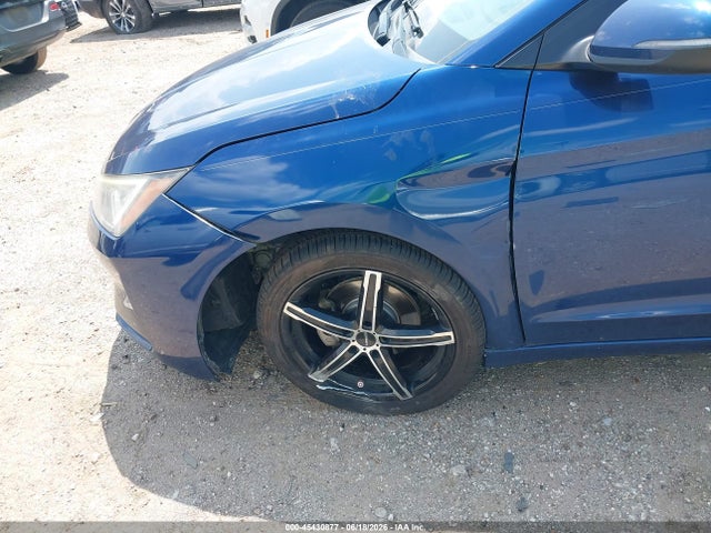2020 Hyundai ELANTRA LIMITED photo 6