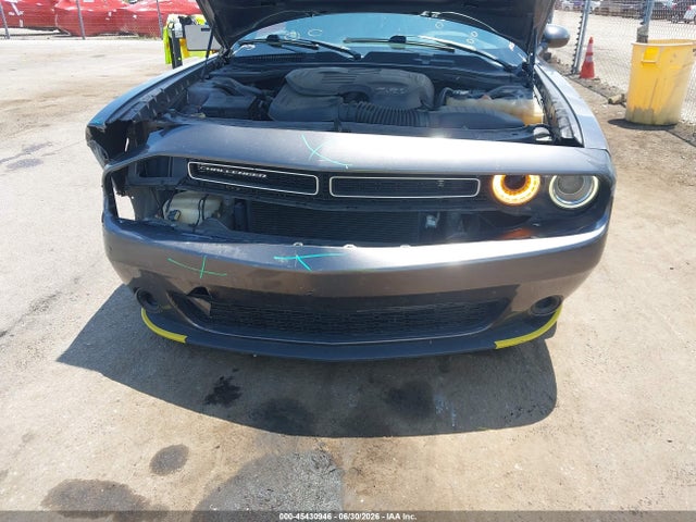 2016 Dodge CHALLENGER SXT — фото 6