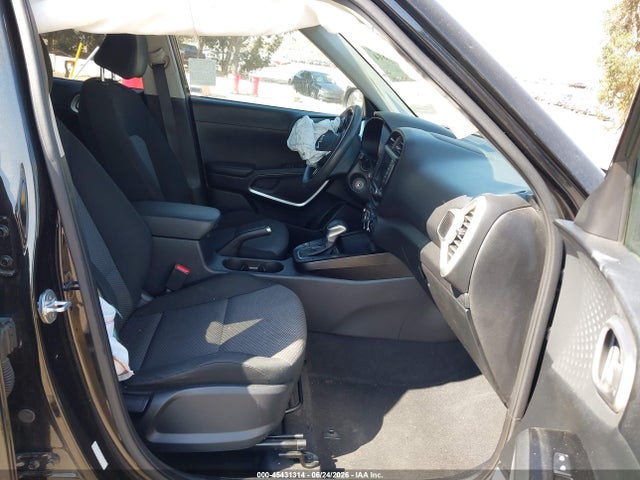 صورة 5 لـ 2023 KIA SOUL LX
