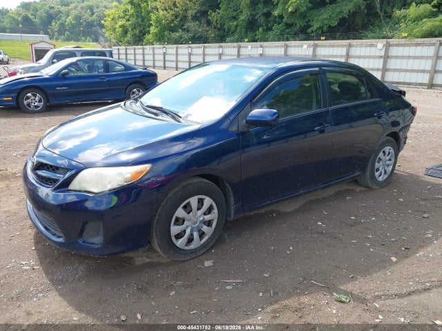 2011 Toyota COROLLA LE photo 2
