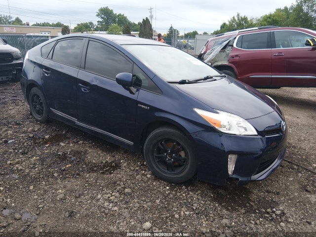 صورة 1 لـ 2013 Toyota PRIUS THREE