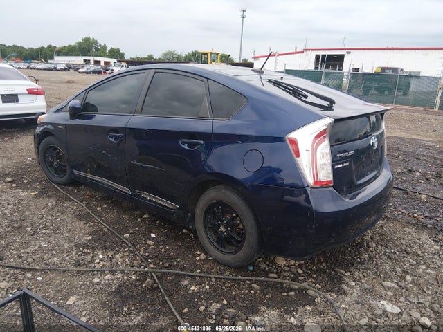 صورة 3 لـ 2013 Toyota PRIUS THREE