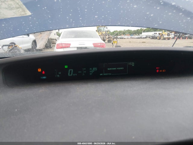 صورة 7 لـ 2013 Toyota PRIUS THREE