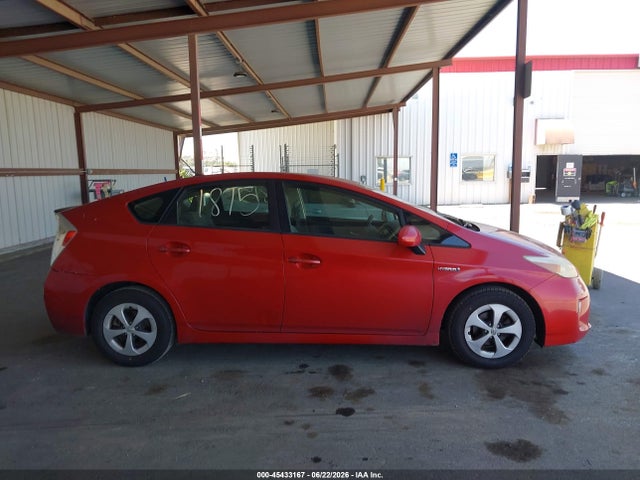 صورة مصغرة 14 لـ 2013 Toyota PRIUS THREE