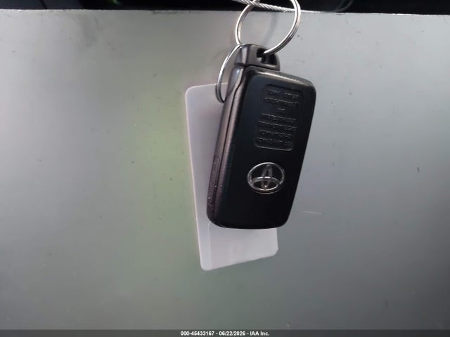 صورة مصغرة 11 لـ 2013 Toyota PRIUS THREE