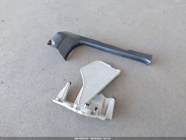 صورة مصغرة 12 لـ 2013 Toyota PRIUS THREE