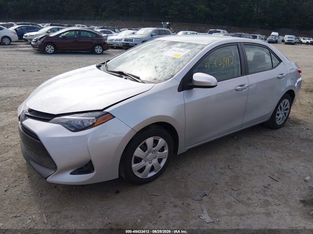 2017 Toyota COROLLA LE photo 2