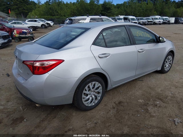 2017 Toyota COROLLA LE photo 4