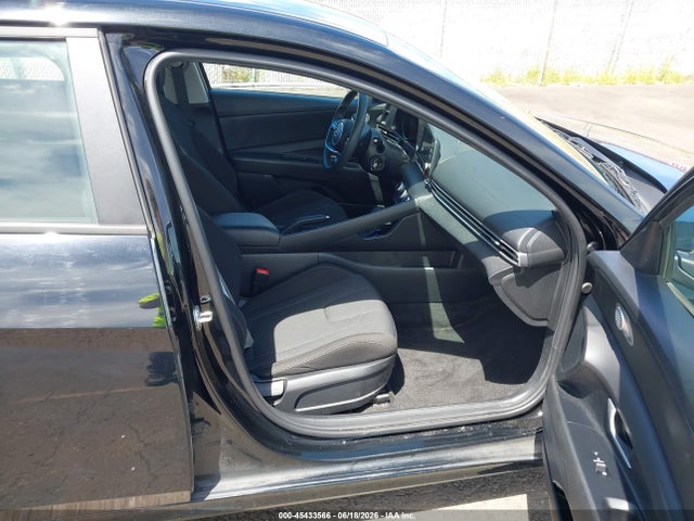 2023 Hyundai ELANTRA SE photo 5