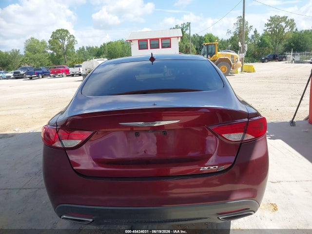 2016 Chrysler 200 S — миниатюра 16