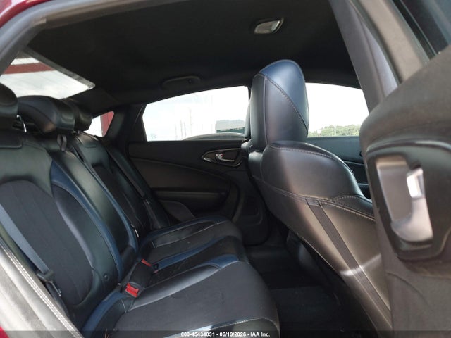صورة 8 لـ 2016 Chrysler 200 S