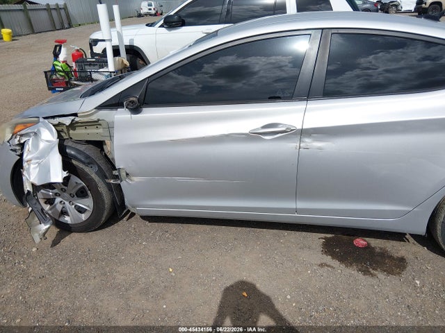 2016 Hyundai ELANTRA SE — фото 6