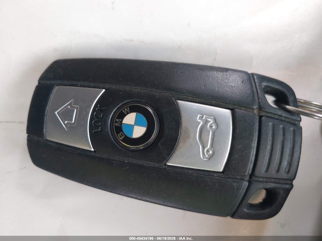 2010 BMW 335I — миниатюра 11