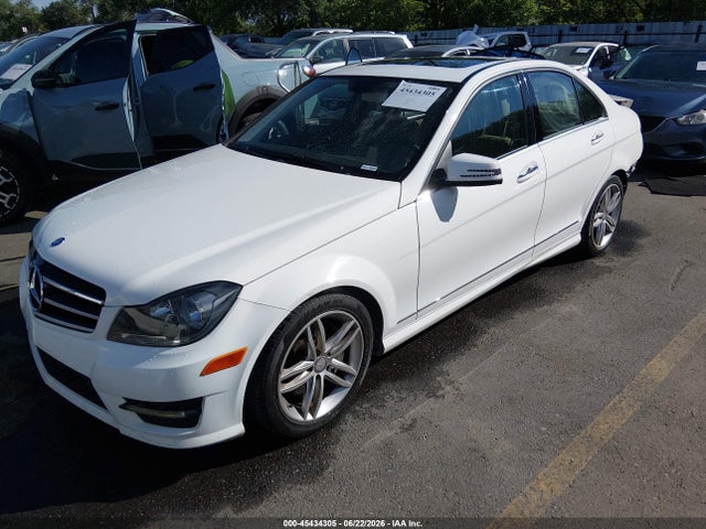 صورة 2 لـ 2014 Mercedes-BENZ C 300 SPORT 4MATIC