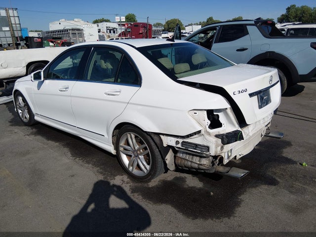 صورة 3 لـ 2014 Mercedes-BENZ C 300 SPORT 4MATIC