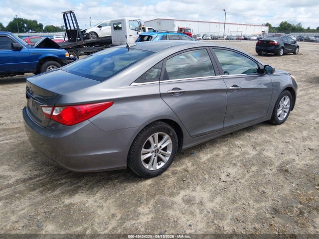 2013 Hyundai SONATA GLS 照片 4