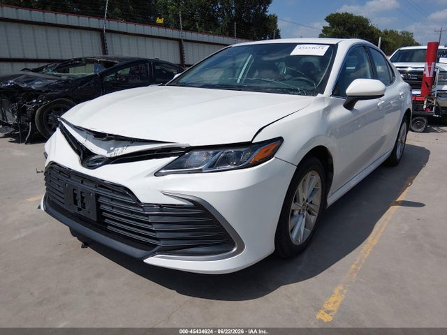 2023 Toyota CAMRY LE — фото 2
