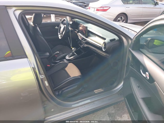 2023 KIA FORTE GT-LINE 5