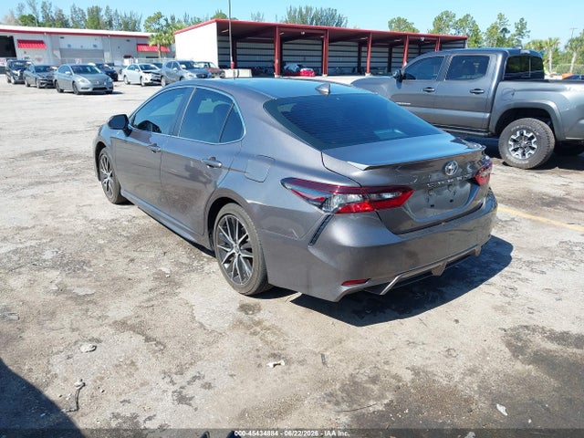 2024 Toyota CAMRY SE photo 3