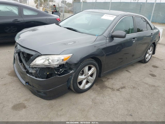 2010 Toyota CAMRY SE photo 2