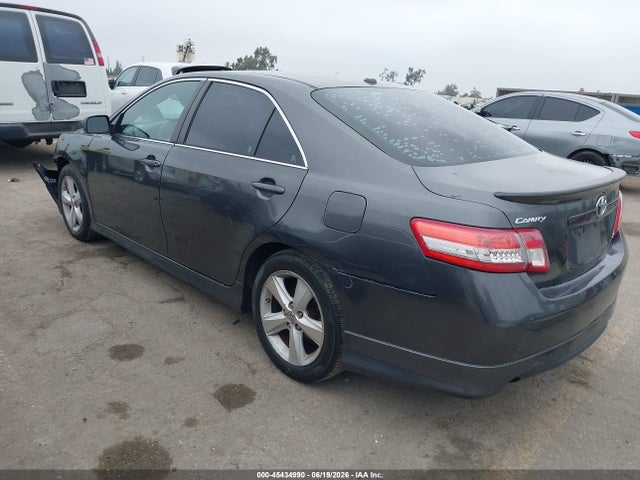 2010 Toyota CAMRY SE photo 3