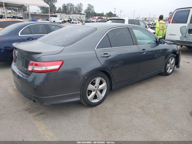2010 Toyota CAMRY SE photo 4