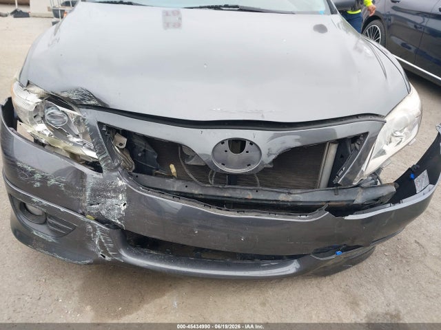 2010 Toyota CAMRY SE photo 6