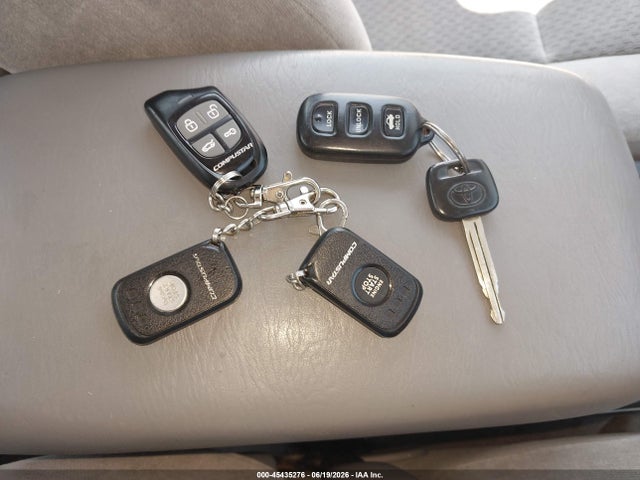 2004 Toyota CAMRY LE 缩略图 11