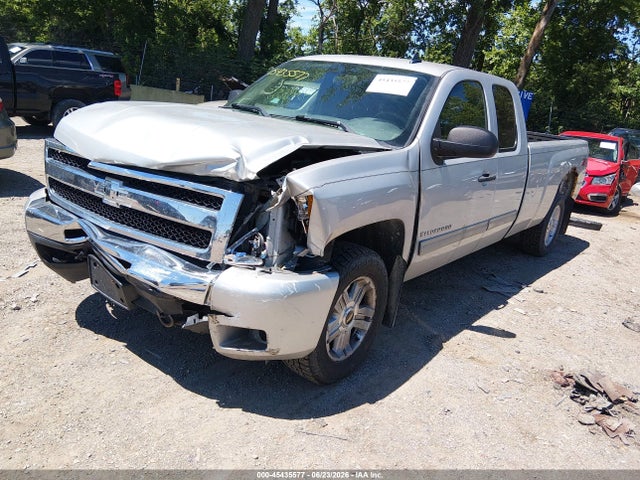 2010 Chevrolet SILVERADO 1500 LT 照片 2