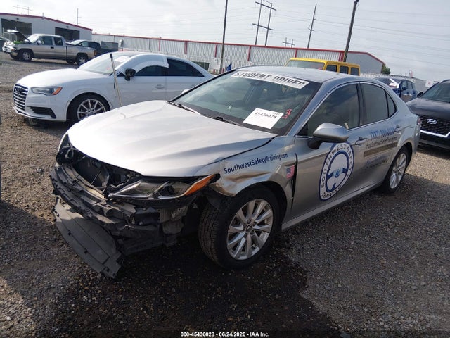 2018 Toyota CAMRY LE 照片 2