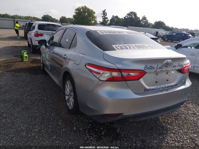 2018 Toyota CAMRY LE 照片 3