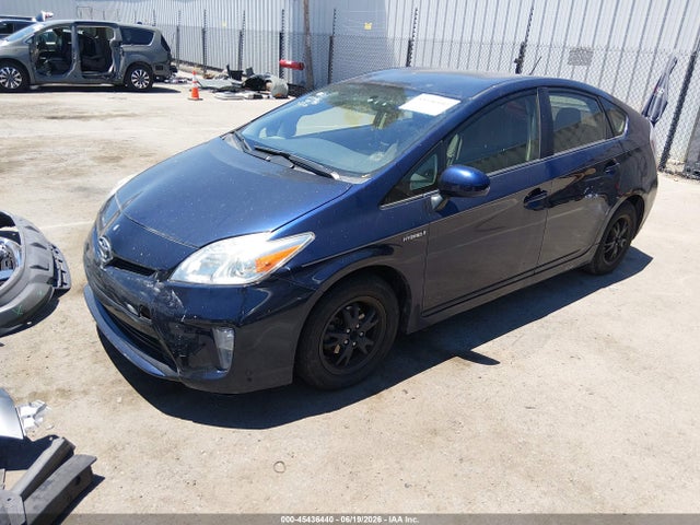 صورة 2 لـ 2014 Toyota PRIUS THREE
