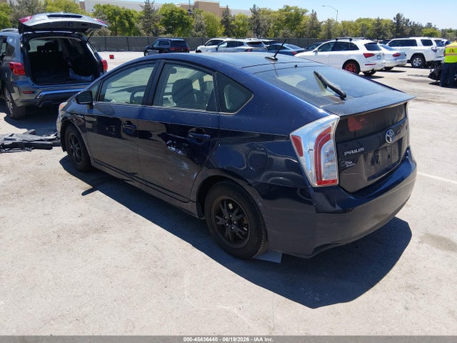 صورة 3 لـ 2014 Toyota PRIUS THREE