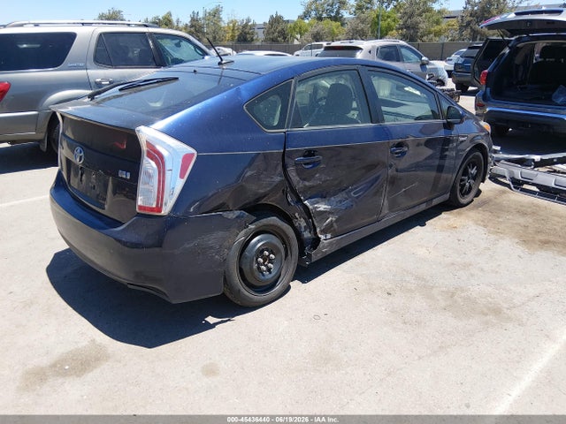 صورة 4 لـ 2014 Toyota PRIUS THREE