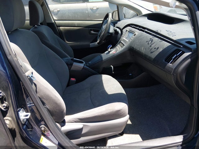 صورة 5 لـ 2014 Toyota PRIUS THREE