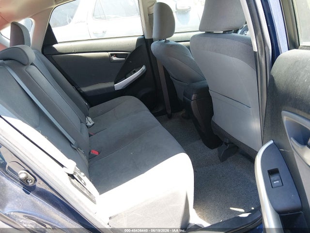 صورة 8 لـ 2014 Toyota PRIUS THREE