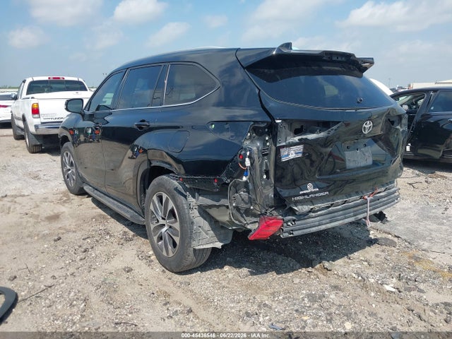 2022 TOYOTA HIGHLANDER XLE 3